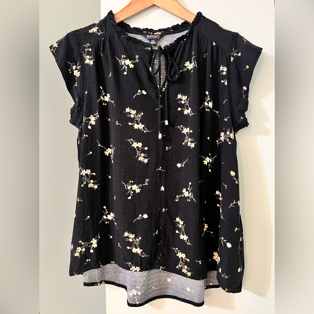 Buffalo David Bitton 💯 Viscose Black Blouse with Floral Pattern Cap Sleeves
